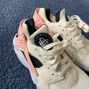 Size 7, never worn, Nike Huaraches, white/black/pink